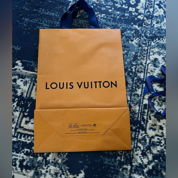 Louis Vuitton shopping bag-paper - Picture 4 of 5
